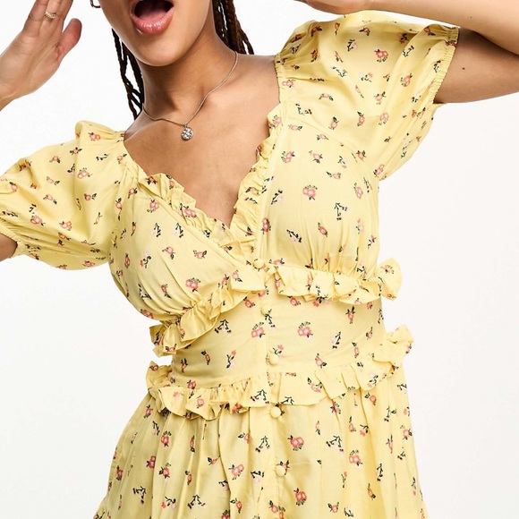 🌟5 for $25🌟 NWOT ASOS Influence tiered ruffle smock dress in yellow floral print - Picture 3 of 8